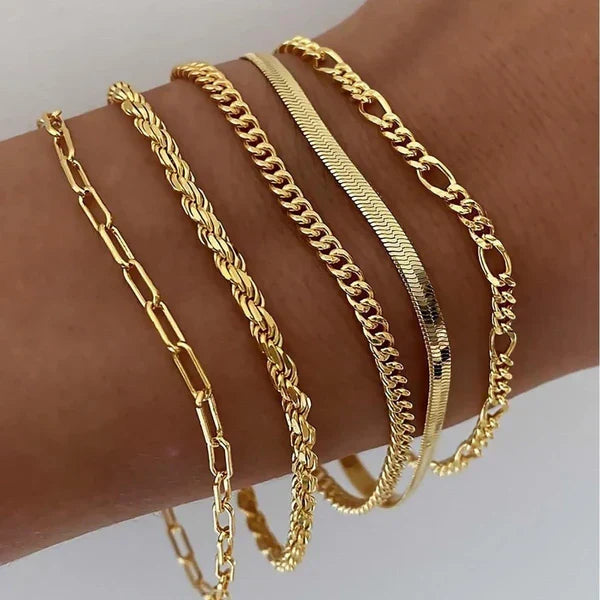 Sæt af 5 armbånd i guld
